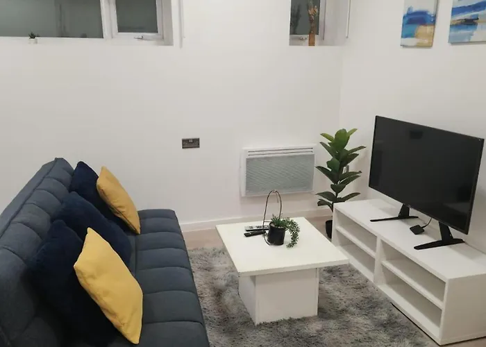 Sleeps 4 Cosy Studio In Golder Greens Nw11 London